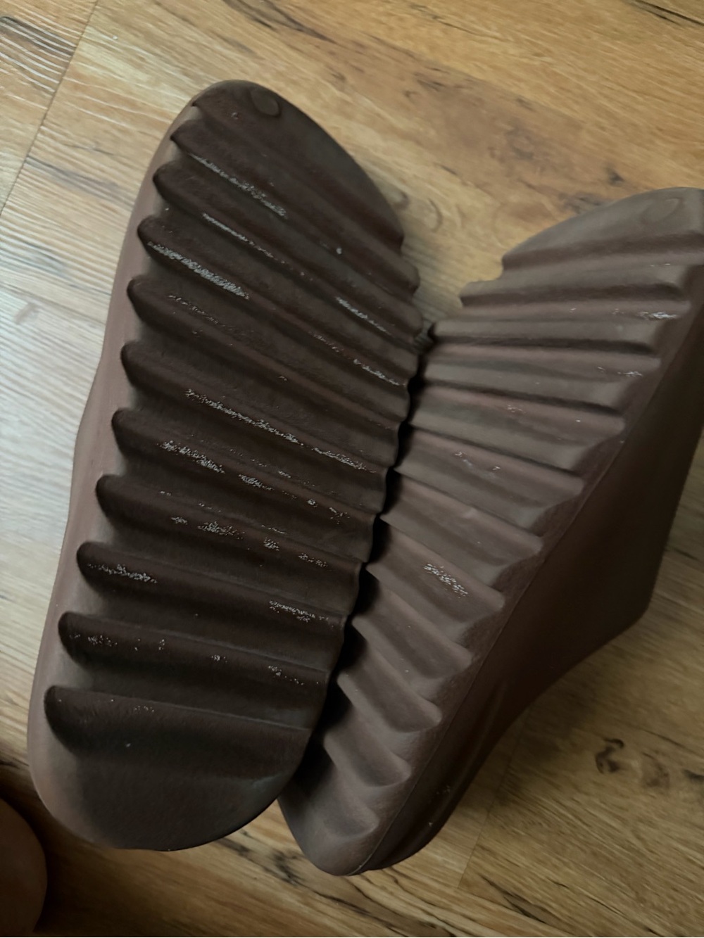 Yeezy Brown Slide Slippers - Picture 3 of 3